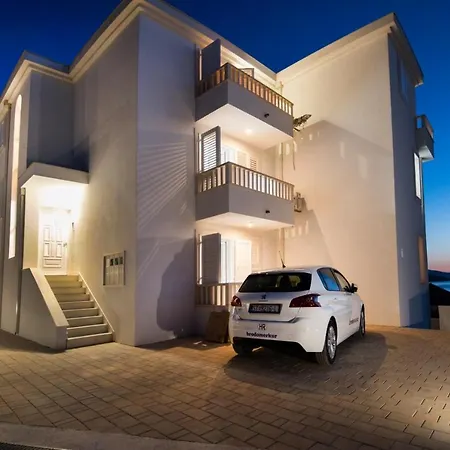 Apartment Fiorentini Ciovo With A Seaview And Outside Pool - 1