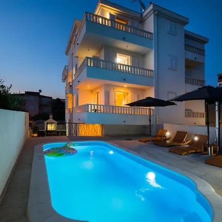 Fiorentini Ciovo With A Seaview And Outside Pool - 1 Apartment