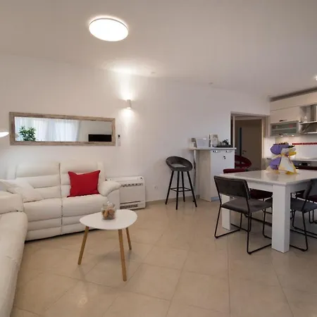 Apartment Fiorentini Ciovo With A Seaview And Outside Pool - 1
