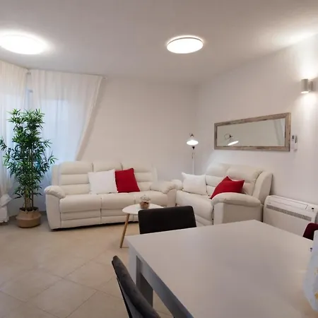 Fiorentini Ciovo With A Seaview And Outside Pool - 1 Apartment *