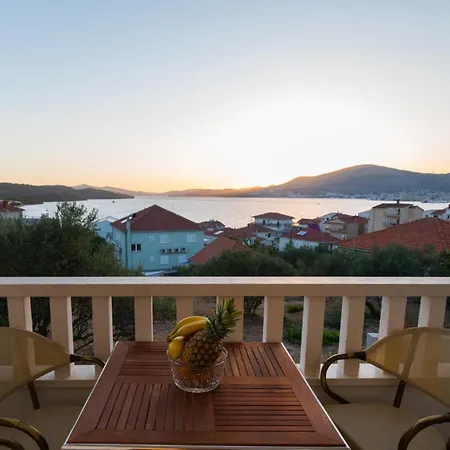 Fiorentini Ciovo With A Seaview And Outside Pool - 1 Apartment